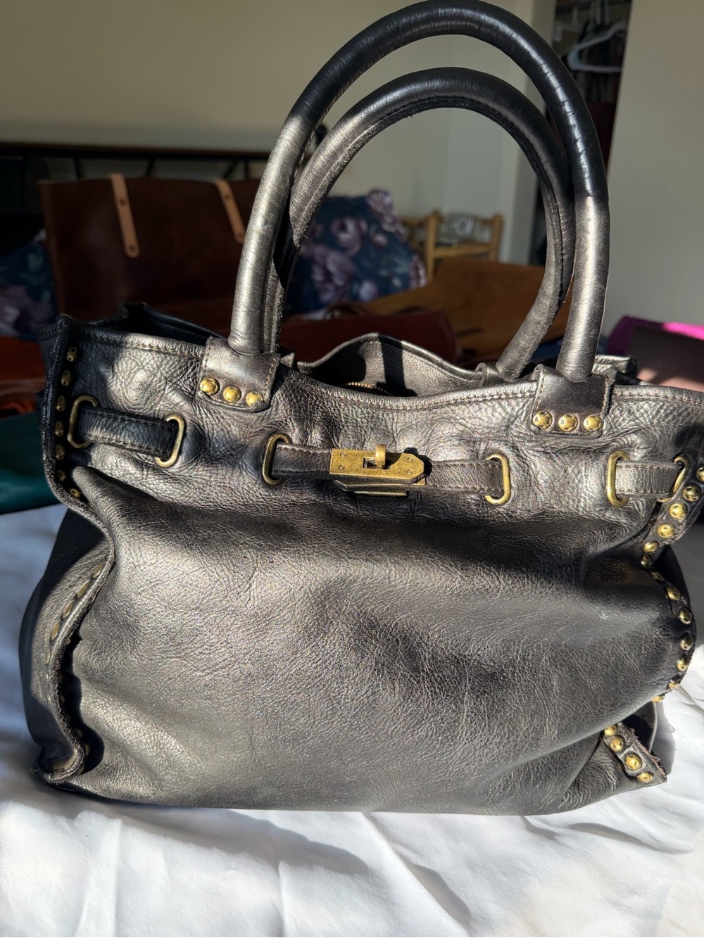 Vilenca Holland leather handbag in black with gold studs